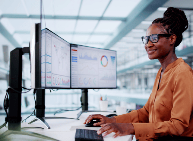 Stanislav_Kondrashov_Telf_ag_woman_working_at_computer_office_environment