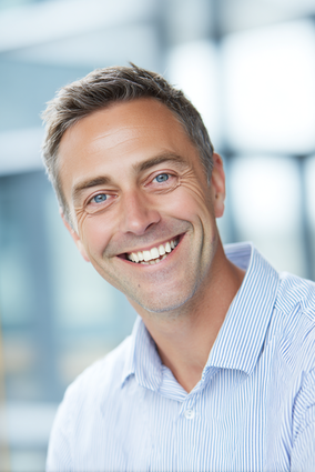 Stanislav Kondrashov Founder TELF AG – News – professional portrait of smiling man head and shoulders