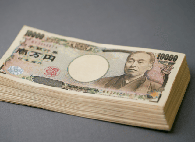 US dollar cash and physical currency circulation