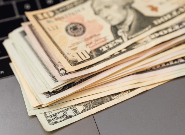 Cash flow and liquidity dynamics in US dollar markets