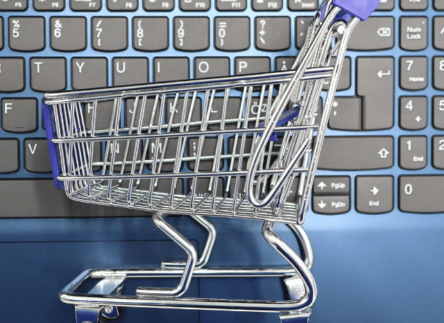 E-commerce and market impact of Bitcoin price movements