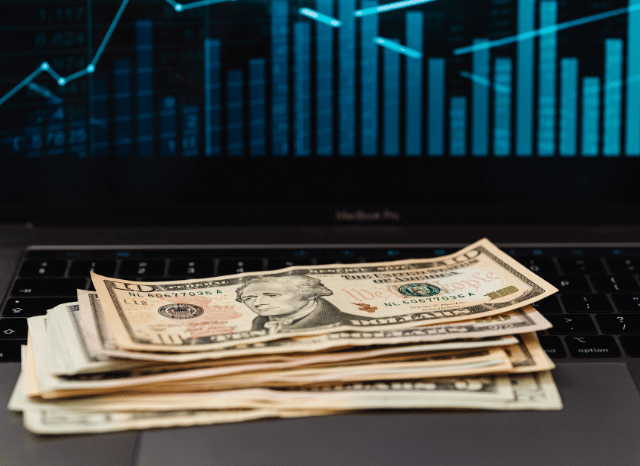 Global economic environment affecting gold and currency markets