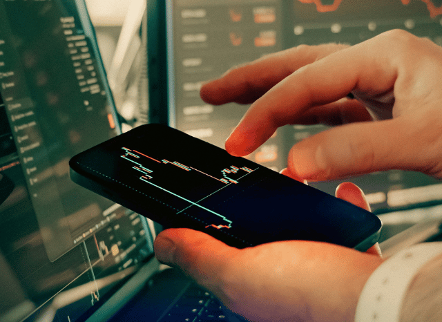 An hand holding a smartphone